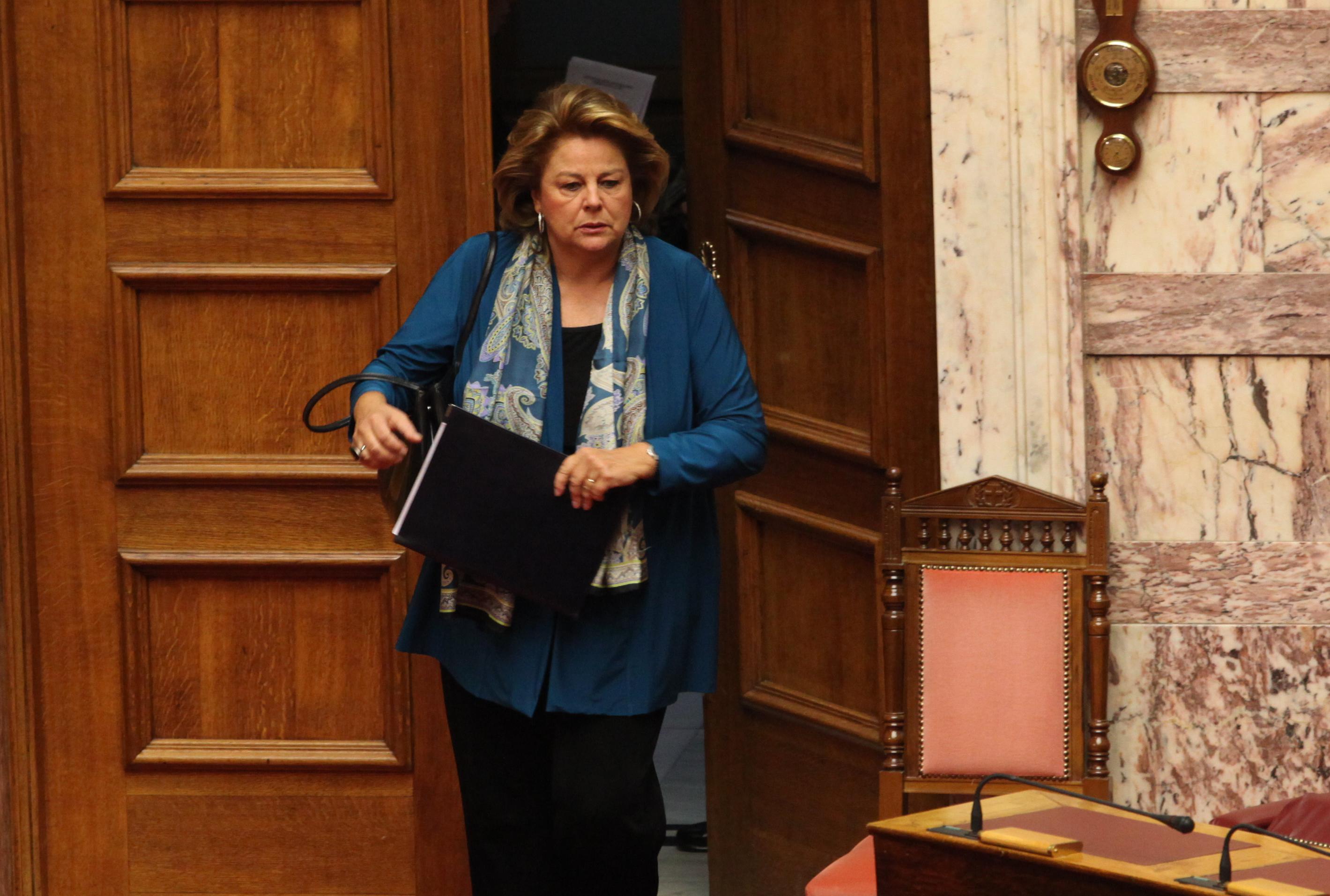 Θα περιμένω τον πρωθυπουργό για να καθορίσω τη στάση μου, λέει η Λούκα Κατσέλη