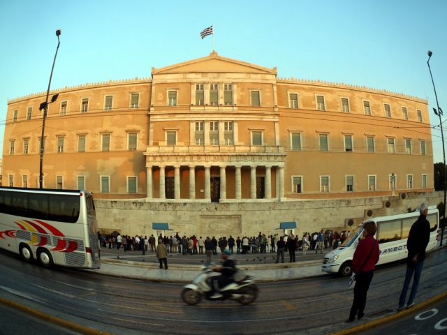 Διεργασίες βουλευτών ΠΑΣΟΚ-ΝΔ για σχηματισμό κυβέρνησης συνεργασίας