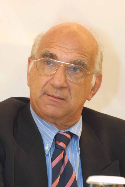 Πλήθος κόσμου «αποχαιρέτησε» τον καθηγητή, Νεοκλή Σαρρή