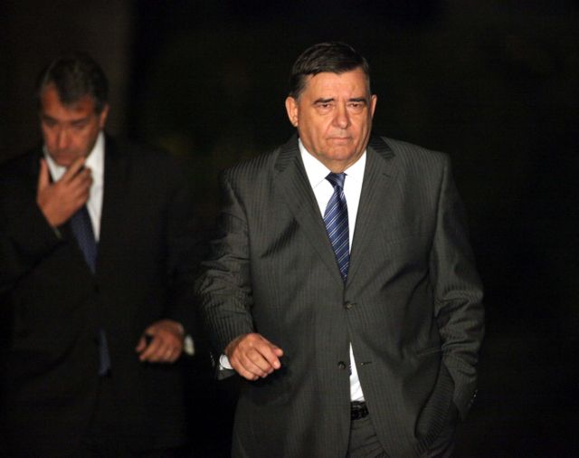 Αποχώρησε μαινόμενος από τη σύσκεψη των πολιτικών αρχηγών ο Γ.Καρατζαφέρης