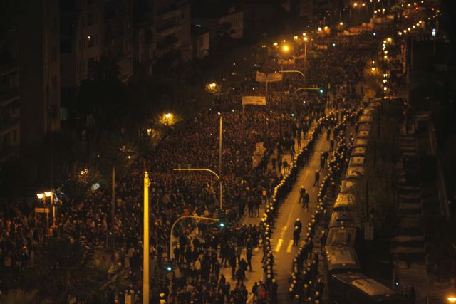 Πολυπληθής η πορεία προς την αμερικανική πρεσβεία για την Εξέγερση του Πολυτεχνείου