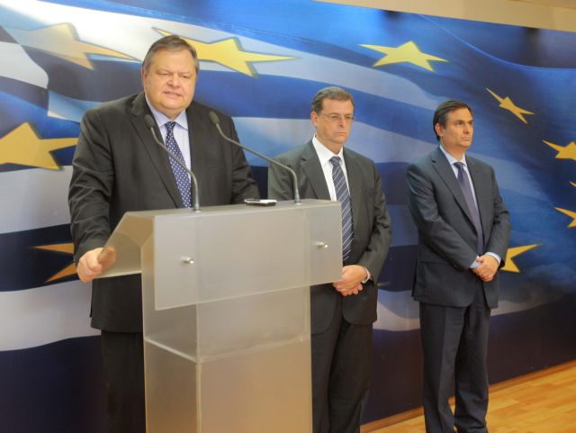 Τις αντίξοες συνθήκες που καλείται να αντιμετωπίσει η νέα κυβέρνηση τονίζει ο Βενιζέλος