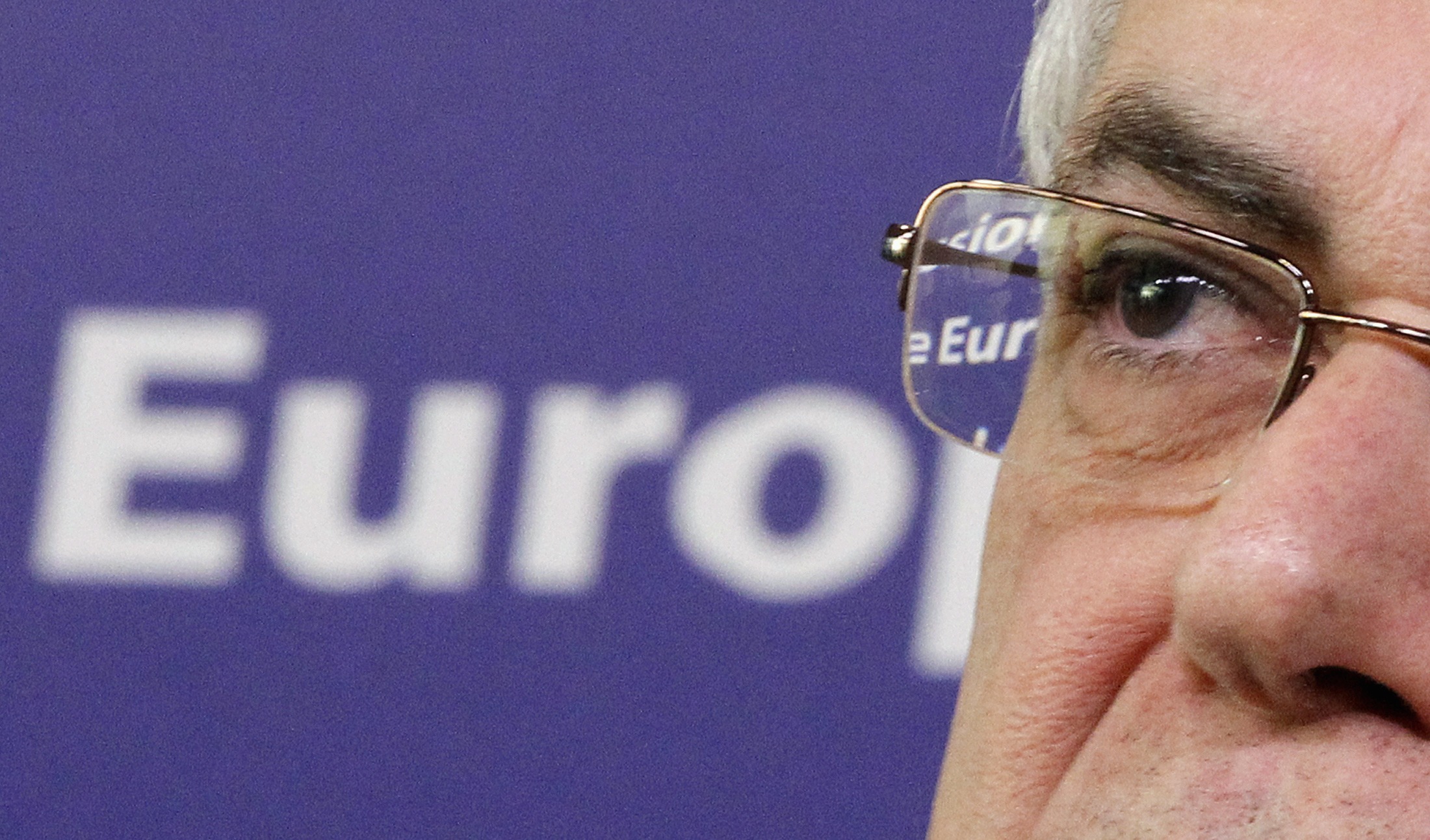 Στους πολιτικούς αρχηγούς παραπέμπει για το θέμα των εγγυήσεων ο Λουκάς Παπαδήμος