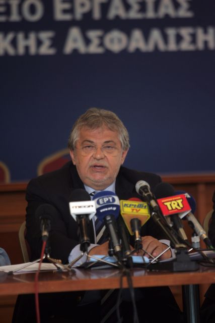 Στα 300 εκατ. ευρώ η ετήσια επιβάρυνση του ΙΚΑ από τις συντάξεις-«μαϊμού»