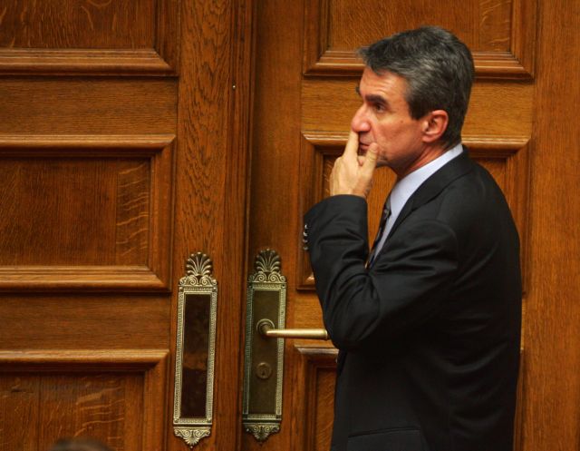 Με αποχώρηση προειδοποιεί ο Ανδρ.Λοβέρδος, αν δεν προχωρήσει η κυβέρνηση συνεργασίας