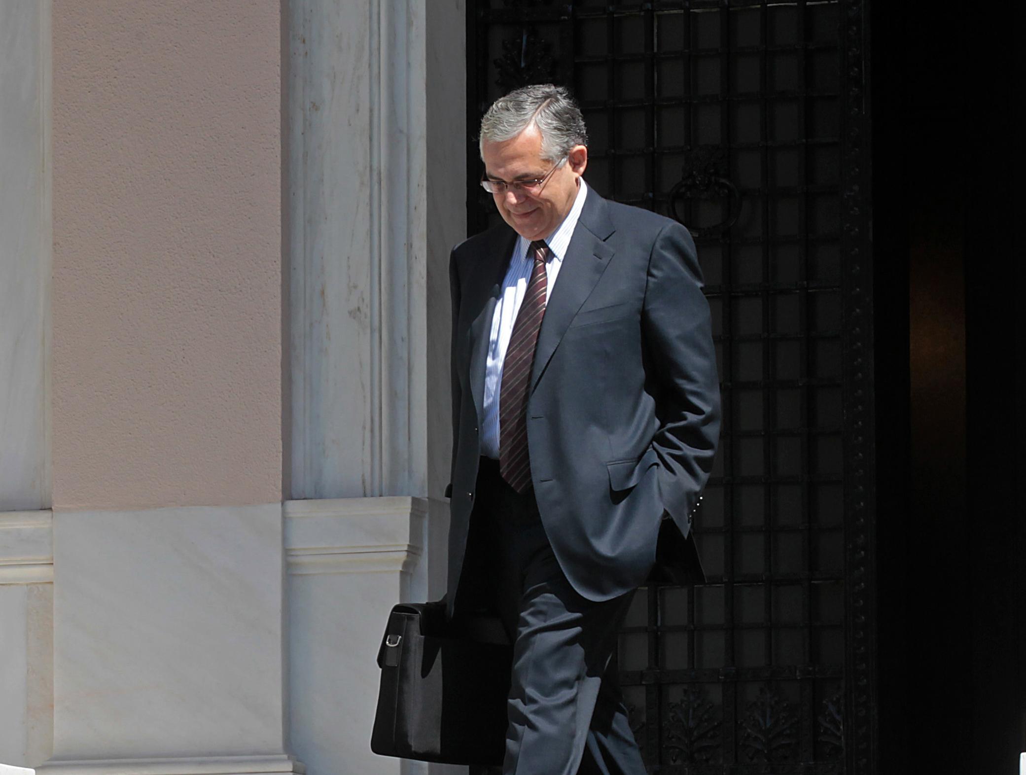 Στο Προεδρικό Μέγαρο ο Λουκάς Παπαδήμος, μετά τη συμφωνία των πολιτικών αρχηγών