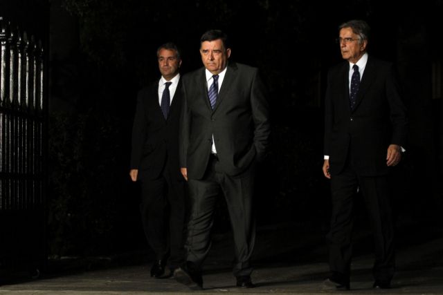 Ραντεβού Καρατζαφέρη με τα κυβερνητικά στελέχη του ΛΑΟΣ το απόγευμα της Κυριακής