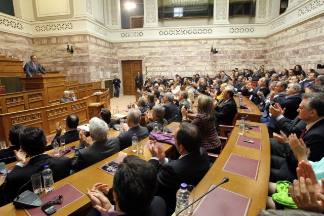 Αναβρασμός στη ΝΔ για τη διαφορετική αντιμετώπιση Καμμένου και Χατζηγάκη