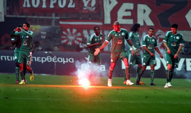 Πρόστιμο στον Ολυμπιακό για τα βεγγαλικά στο ντέρμπι με ΠΑΟ