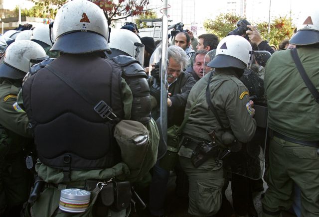 Οκτώ συλλήψεις για επεισόδια στη ΔΕΗ Καλλιθέας