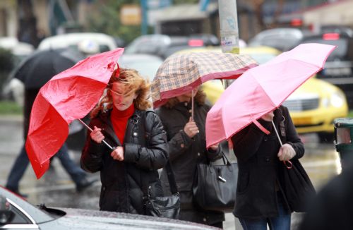 Απότομη αλλαγή του καιρού, χειμωνιάζει σε όλη τη χώρα