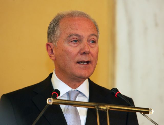 Την ενδιάμεση έκθεση της ΤτΕ για τη νομισματική πολιτική παραδίδει στη Βουλή ο Γ. Προβόπουλος