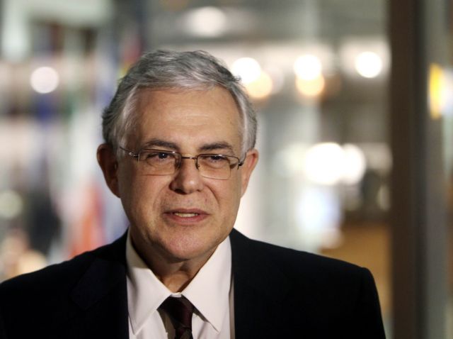 Με τον πρόεδρο της ΕΚΤ Μάριο Ντράγκι συναντήθηκε ο Λουκάς Παπαδήμος