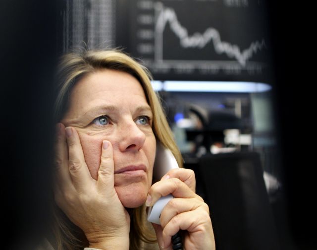 Σε χαμηλό πέντε εβδομάδων υποχωρεί το ευρώ