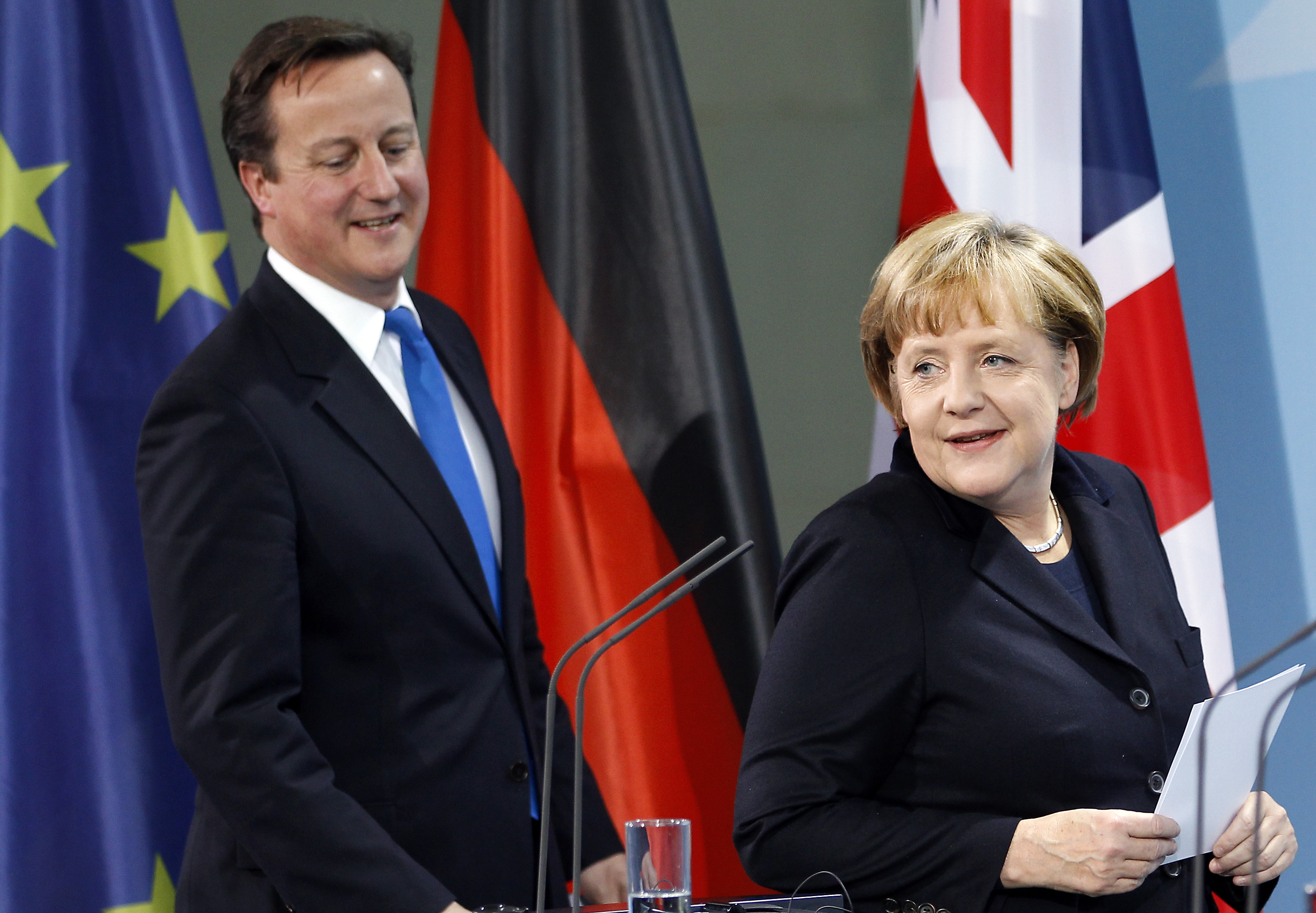 Μέρκελ και Κάμερον συμφώνησαν ότι διαφωνούν στο θέμα της αλλαγής των Συνθηκών στην ΕΕ