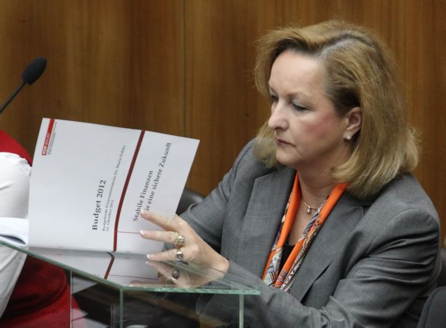 Δύο οικογένειες «κατέστρεψαν» την Ελλάδα, λέει η Αυστριακή υπουργός Οικονομικών