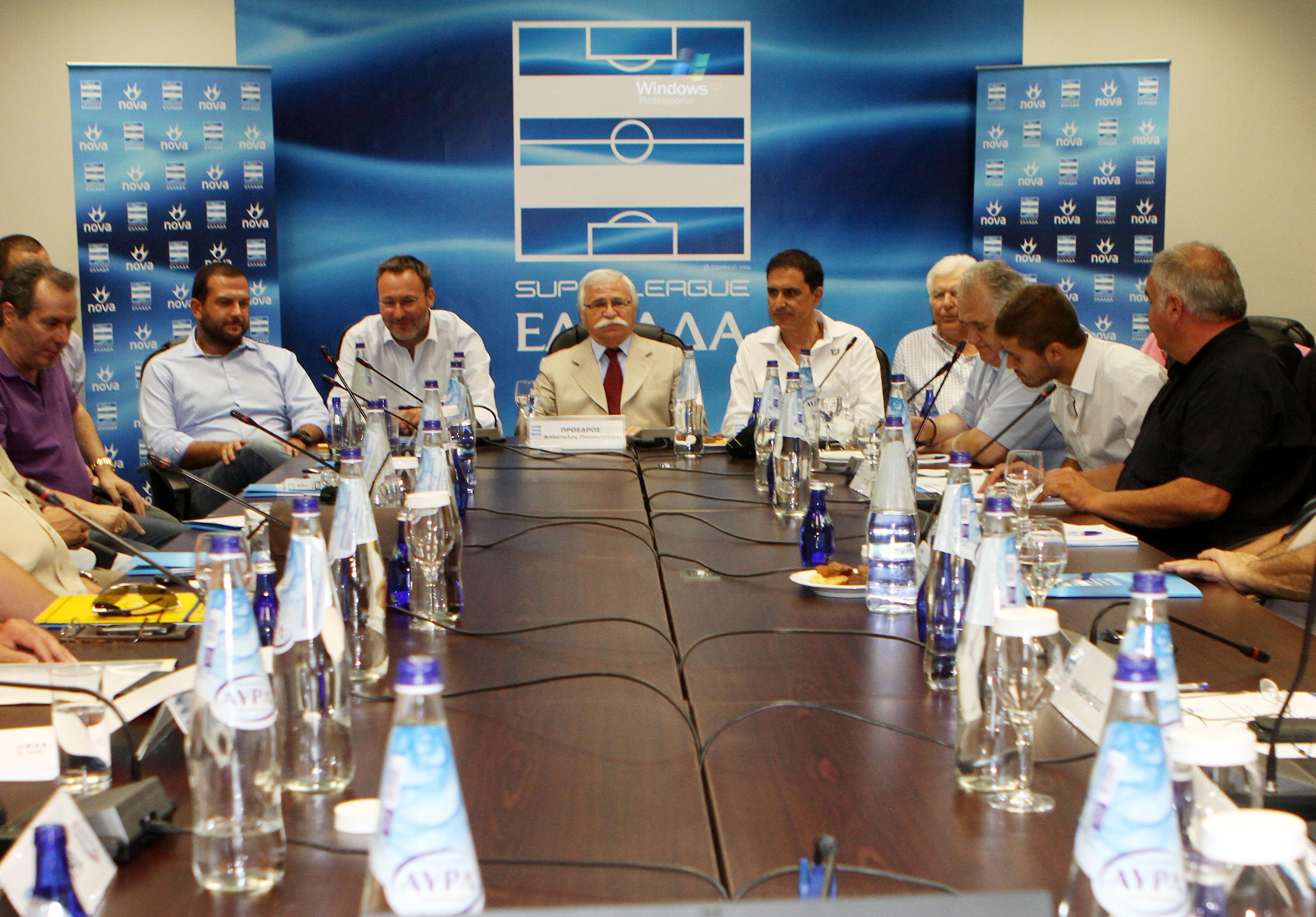 Η Σούπερ Λιγκ ζητά αλλαγή Φάκου και Αντωνακάκη από την ΕΠΟ