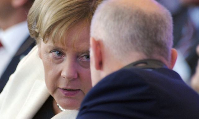 «Μουδιασμένο» το Βερολίνο από την απόφαση διεξαγωγής δημοψηφίσματος