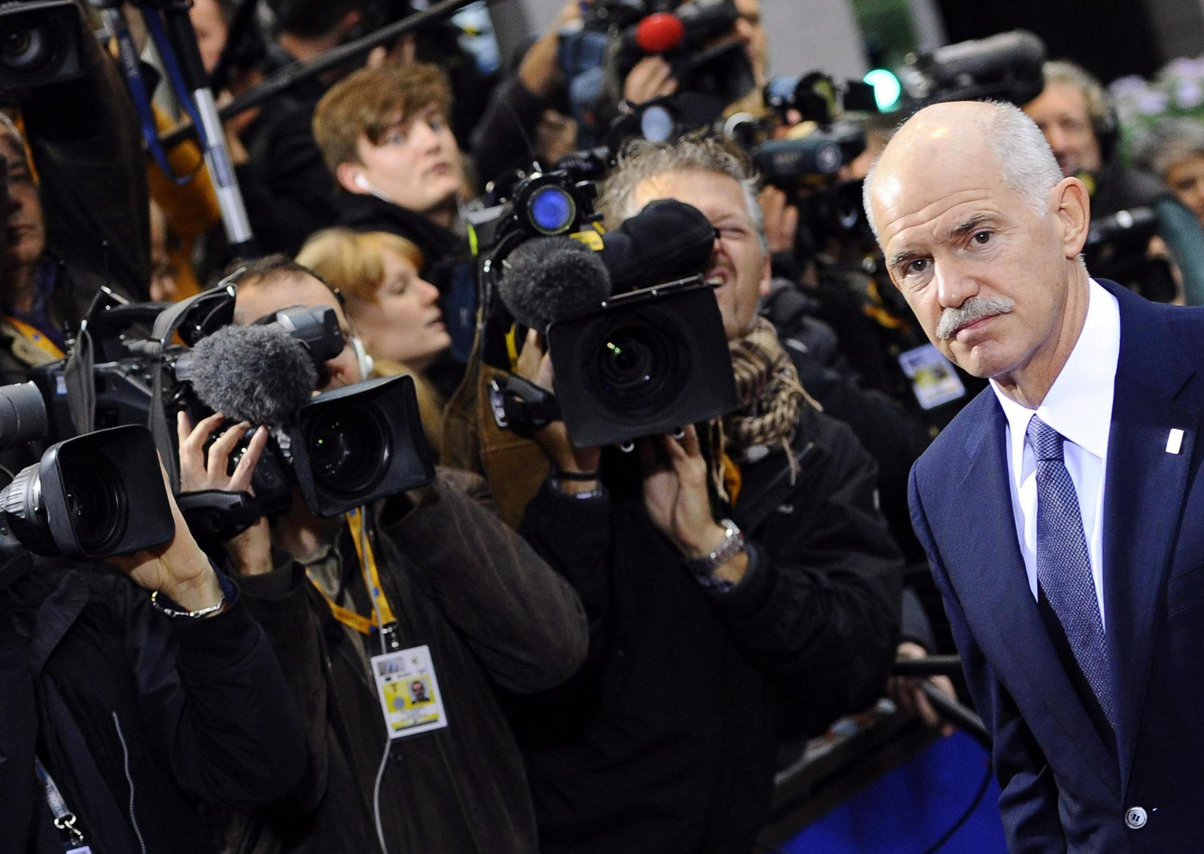 Από τη σωτηρία στην άβυσσο το ευρώ λέει το Spiegel με αφορμή το δημοψήφισμα