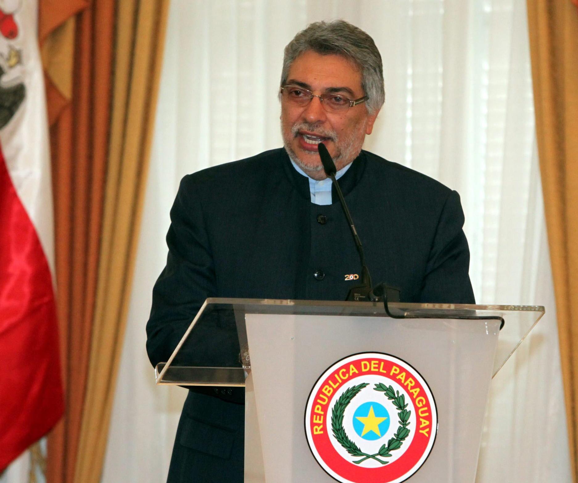 ΠΑΡΑΓΟΥΑΗ: Στα ηνία της χώρας ένας πρώην επίσκοπος