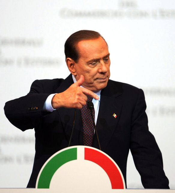 Αιφνιδίασε και πυροδοτεί αβεβαιότητα η ελληνική απόφαση, λέει ο Μπερλουσκόνι