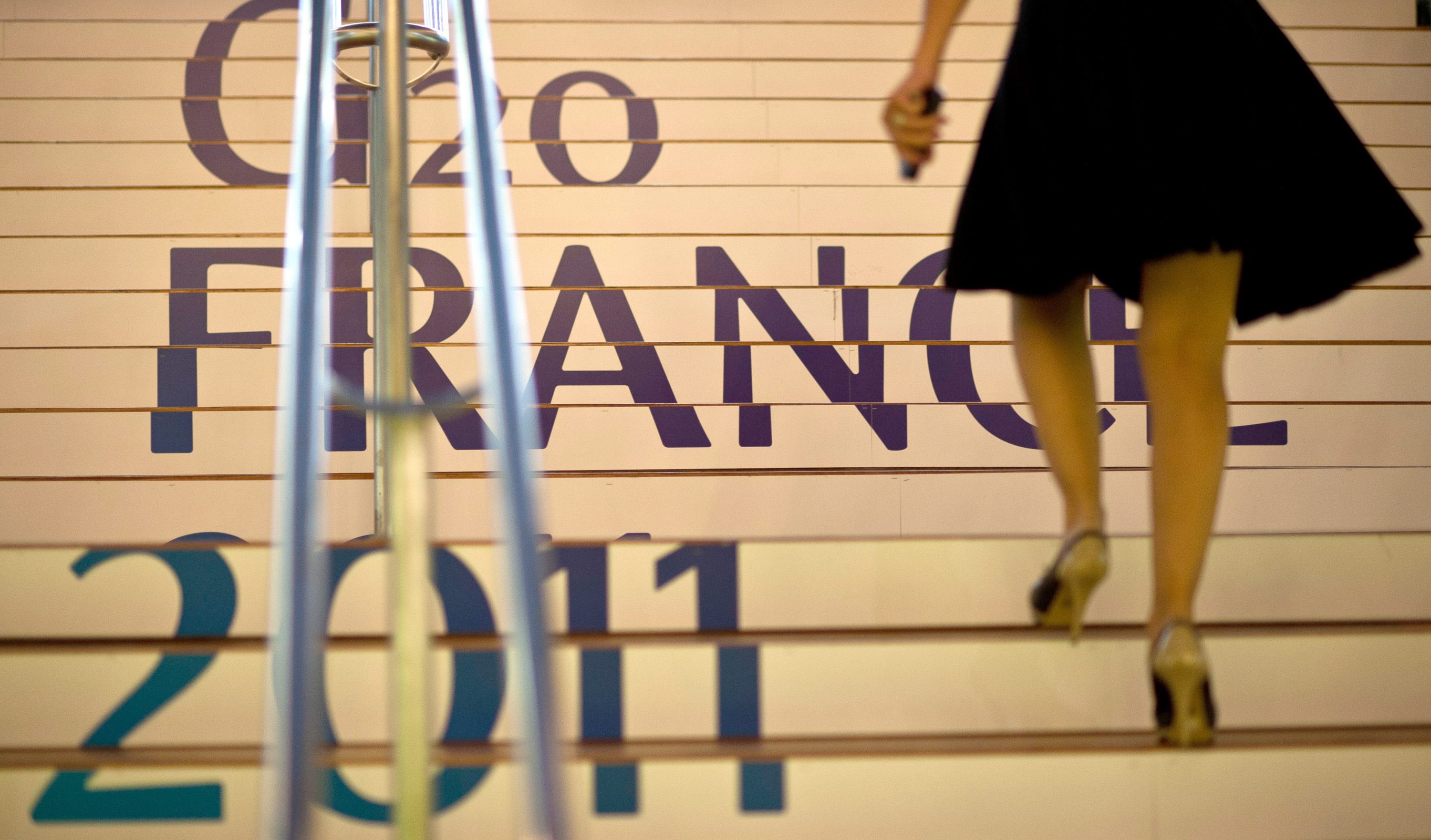 Η πρόταση για δημοψήφισμα στο επίκεντρο της συνάντησης στις Κάννες για την Ελλάδα