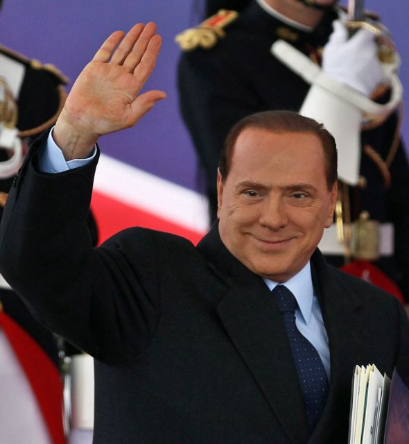 Για… πρόσκληση στο ΔΝΤ, προδότες και γεμάτα εστιατόρια μιλά ο Μπερλουσκόνι