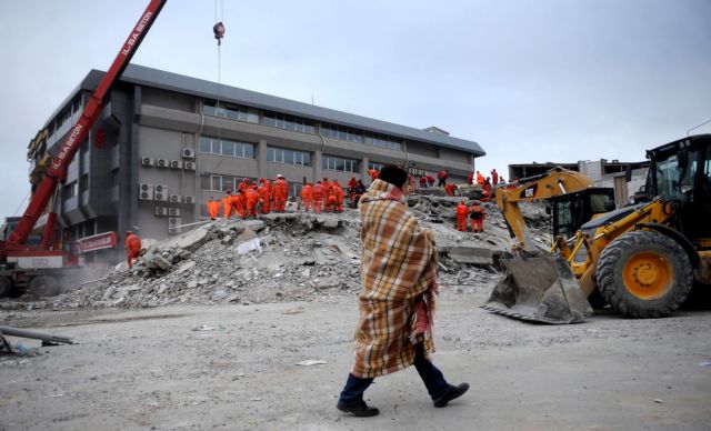 Αυξάνονται τα θύματα από τον σεισμό των 5,6 βαθμών στην Τουρκία