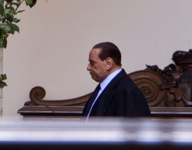 Παραιτήθηκε ο Σίλβιο Μπερλουσκόνι, προς κυβέρνηση Μόντι οδεύει η Ιταλία