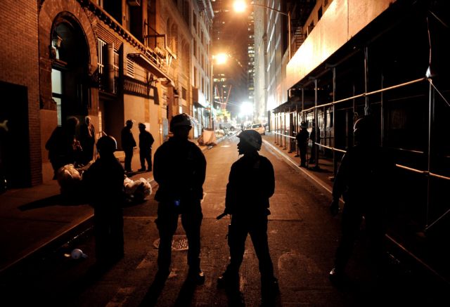 Διέλυσε η αστυνομία κατασκήνωση των διαδηλωτών στο πάρκο Zουκότι της Νέα Υόρκης