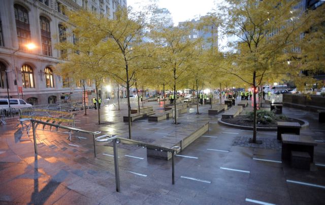 Στο πάρκο Ζουκότι -χωρίς σκηνές- επέστρεψαν διαδηλωτές στη Νέα Υόρκη