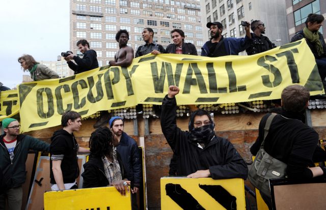 Σε αναζήτηση νέων χώρων αλλά και νομικής κάλυψης οι διαδηλωτές στη Νέα Υόρκη