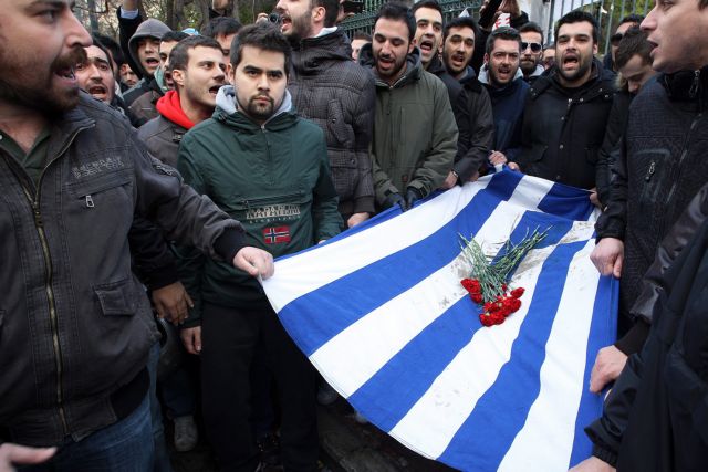 Καρχιμάκης καλεί ΠΑΣΠ να παραδώσει τη Σημαία του Πολυτεχνείου