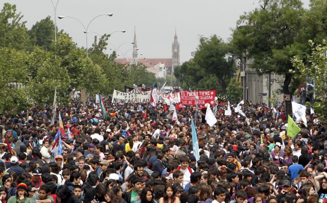 Επιστρέφουν στις σχολές, αλλά συνεχίζουν τις κινητοποιήσεις οι φοιτητές στη Χιλή