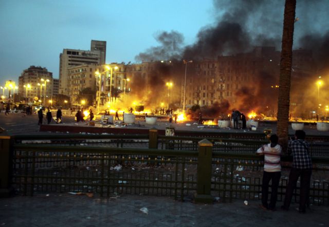 Αιματηρή στρατιωτική επέμβαση κατά των διαδηλωτών της πλατείας Ταχρίρ