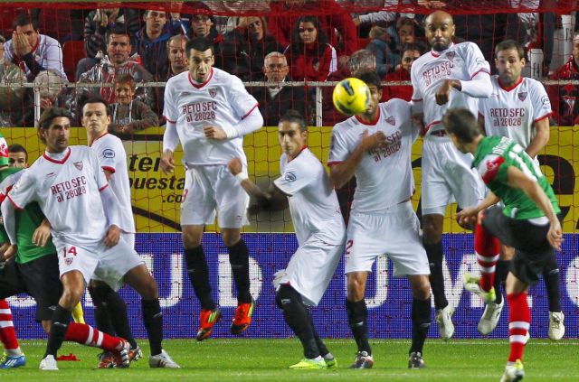 Ιπτάμενη ομπρέλα διέκοψε το ματς στη Γρανάδα, «διπλό» στη Σεβίλλη για την Μπιλμπάο,