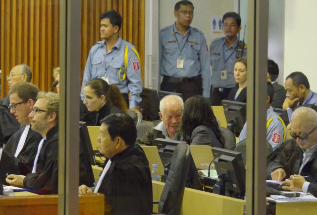 Ξεκίνησε στην Καμπότζη η δίκη τριών ανώτατων στελεχών των Ερυθρών Χμερ