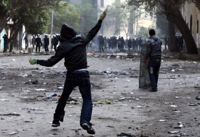 Τριάντα πέντε νεκροί σε τρεις ημέρες διαδηλώσεων κατά του στρατού στο Κάιρο