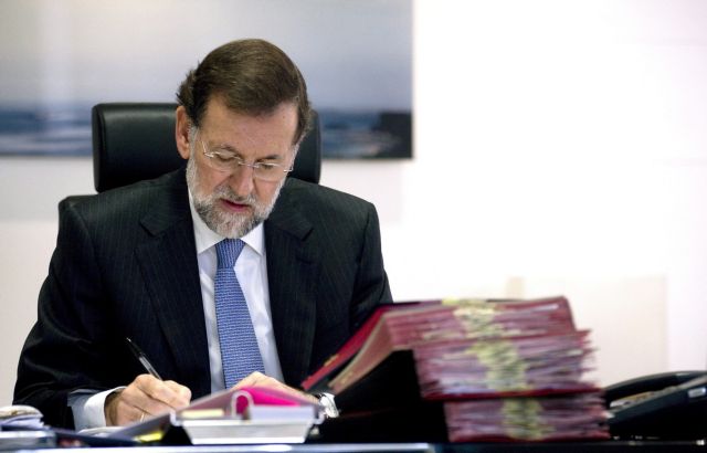 Να ζητήσει έξωθεν βοήθεια εξετάζει η νέα κυβέρνηση της Ισπανίας