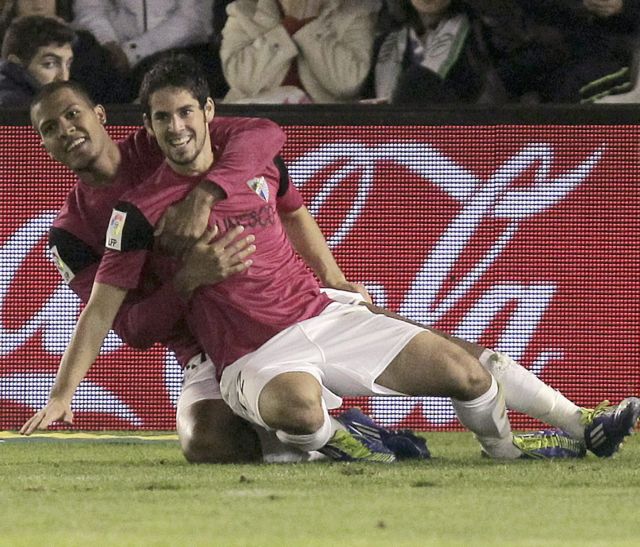 Κρυφοκοιτάζει στο.. σεντόνι η Μάλαγα, 3-1 τη Σανταντέρ