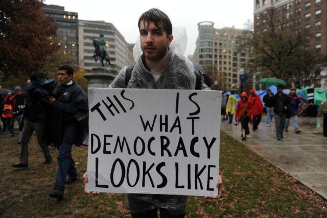 Στην Ουάσινγκτον έφτασαν «Αγανακτισμένοι» που πραγματοποίησαν πορεία από τη Νέα Υόρκη