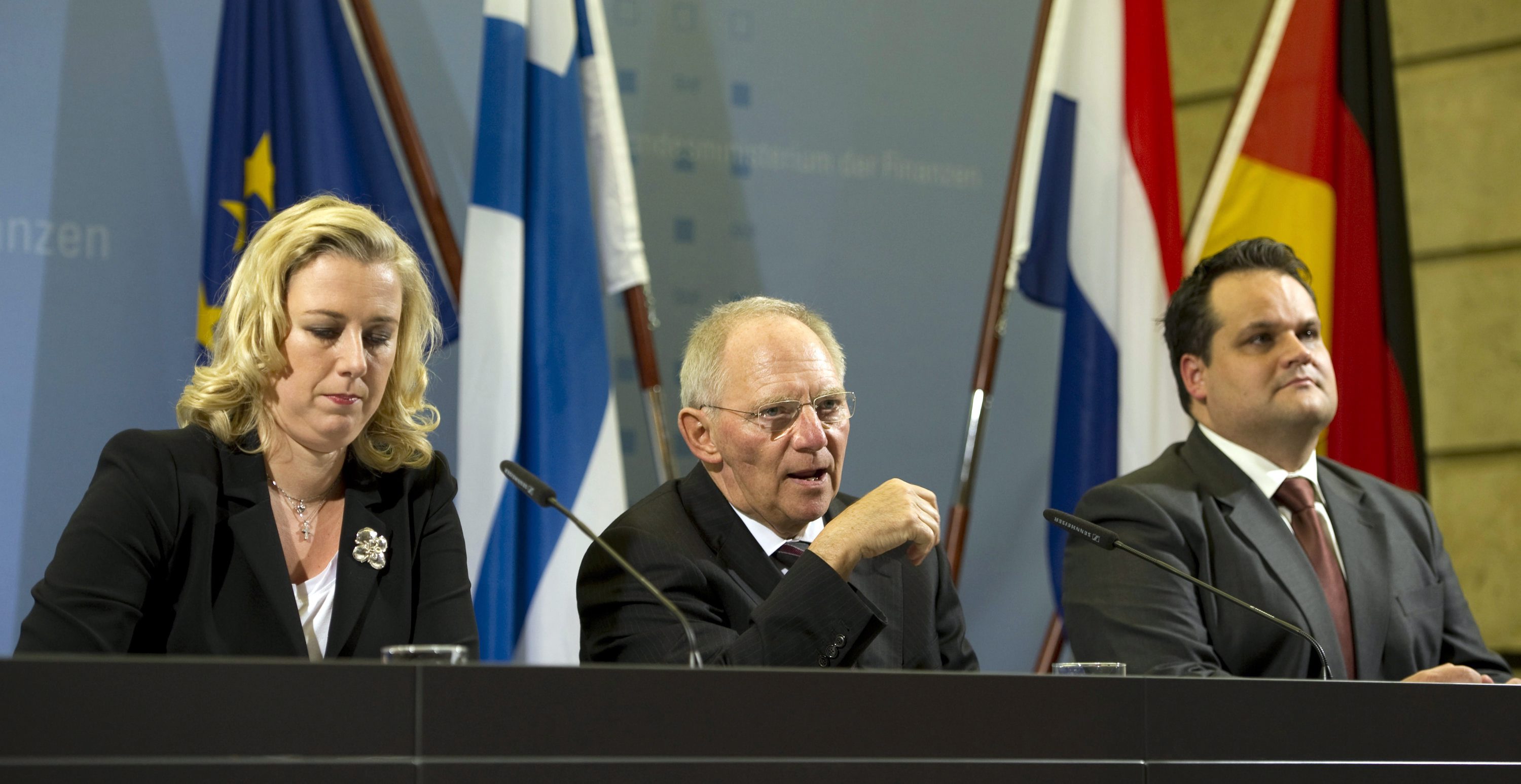 Στο Eurogroup της Τρίτης η απόφαση για εκταμίευση της 6ης δόσης, λέει ο Σόιμπλε