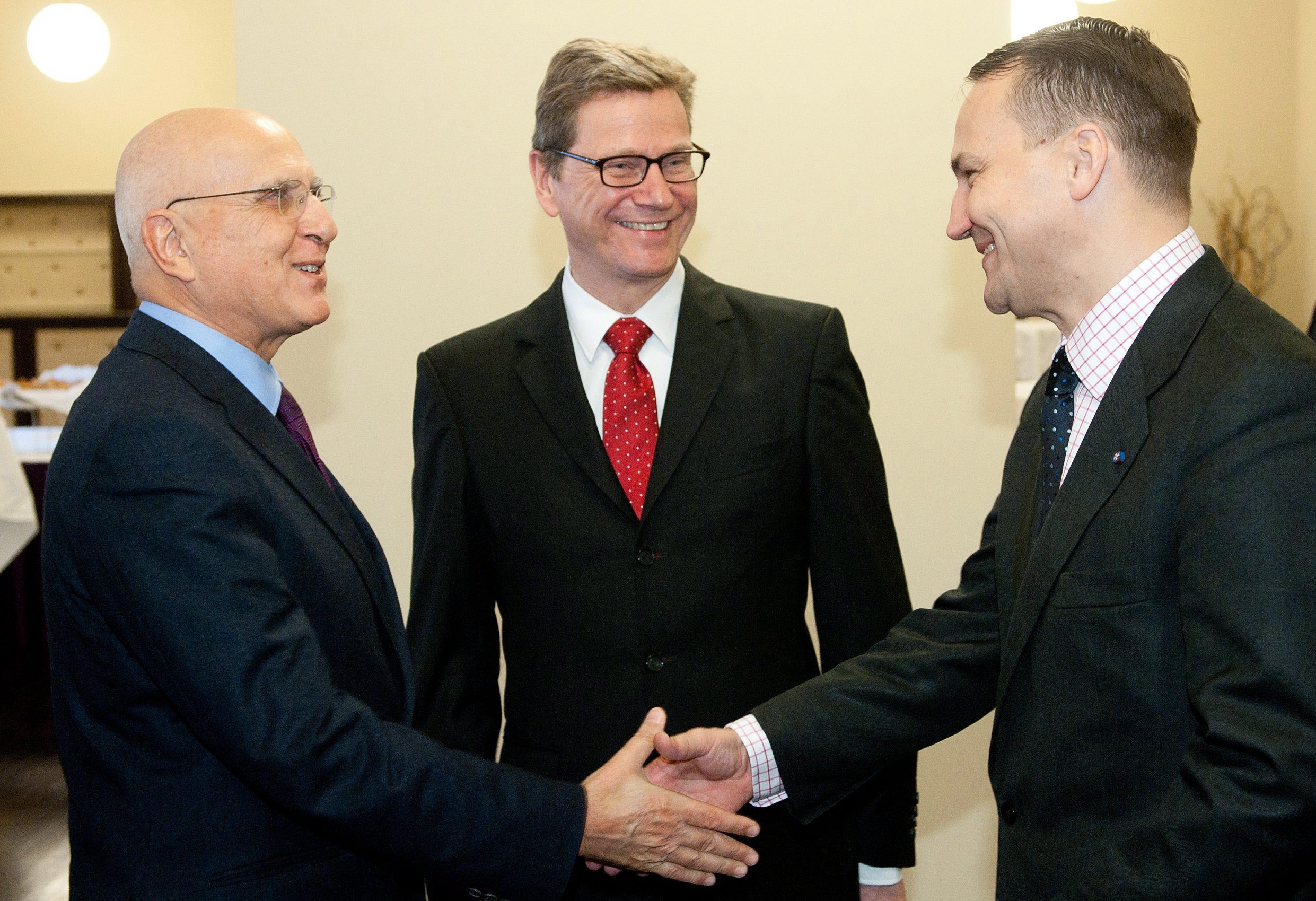 Είτε αλλαγή των Συνθηκών είτε νέο Σύμφωνο στην Ευρωζώνη, ξεκαθαρίζει ο Γερμανός ΥΠΕΞ