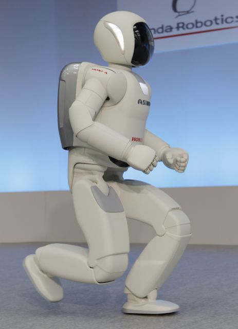 Ο Asimo προσφέρει χείρα βοηθείας στη Φουκουσίμα