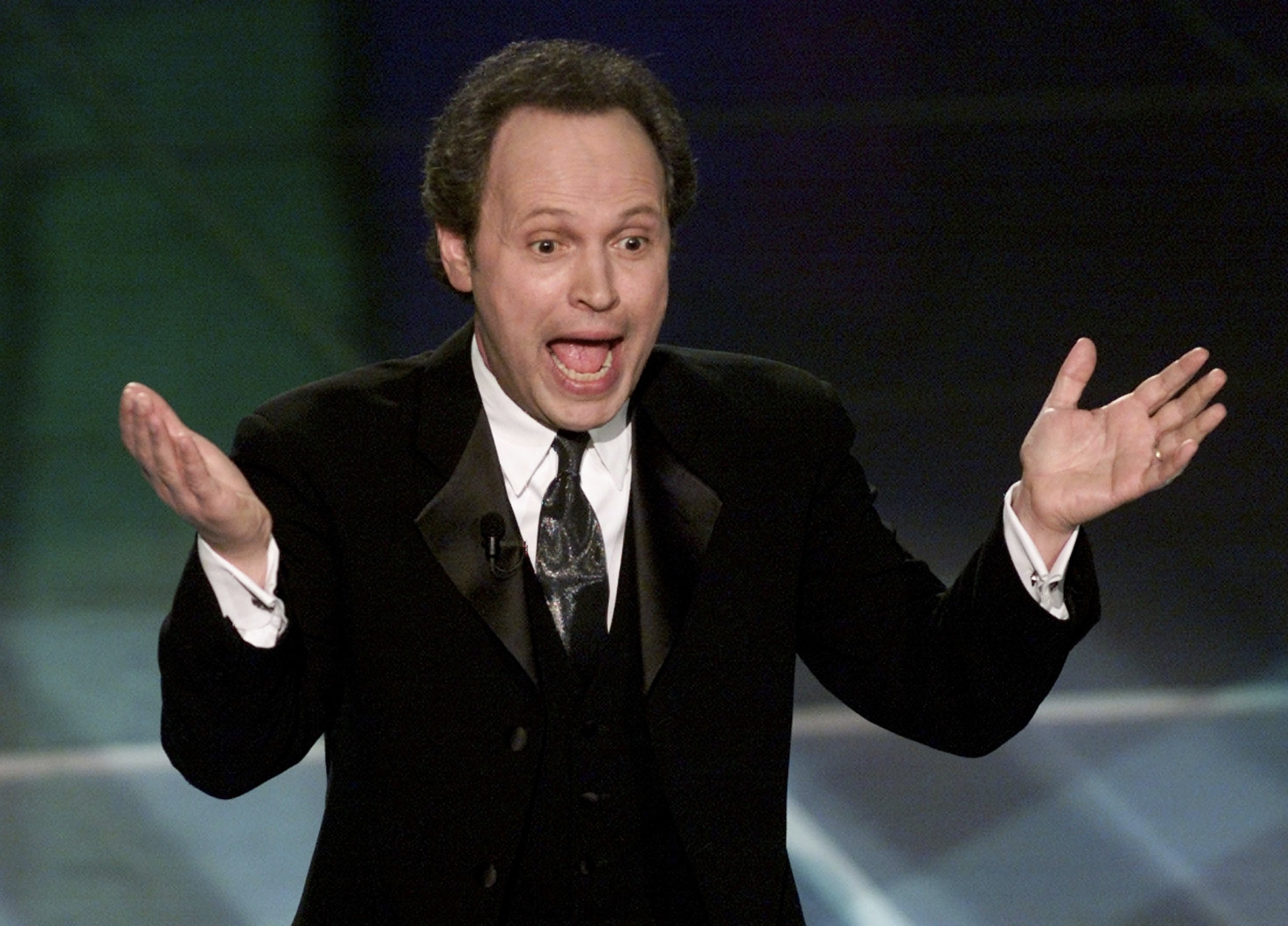 Ο Μπίλι Κρίσταλ σπεύδει στη διάσωση της τελετής απονομής των Όσκαρ