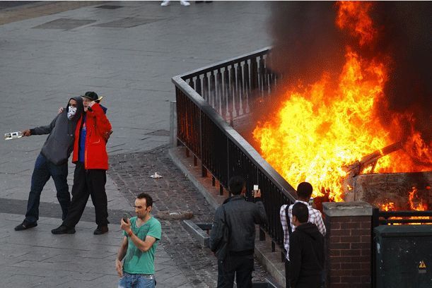Οι διαδικτυακές ελευθερίες ισχύουν και σε καιρό κρίσης, παραδέχεται τώρα η Βρετανία