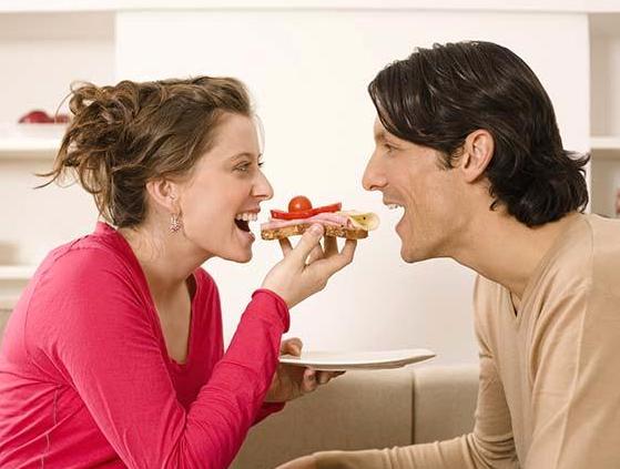 Οι άνδρες τρώνε πιο γρήγορα από τις γυναίκες