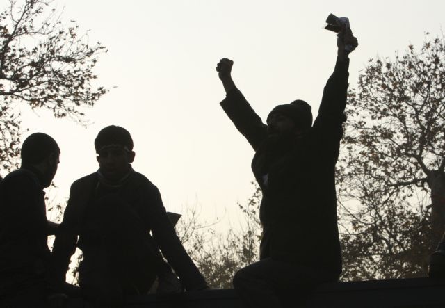 Όξυνση στις σχέσεις Βρετανίας-Ιράν μετά την εισβολή στην πρεσβεία στη Τεχεράνη