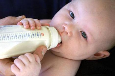 Βρεφικό γάλα: Πρόταση κατάργησης της αποκλειστικής διάθεσης από τα φαρμακεία