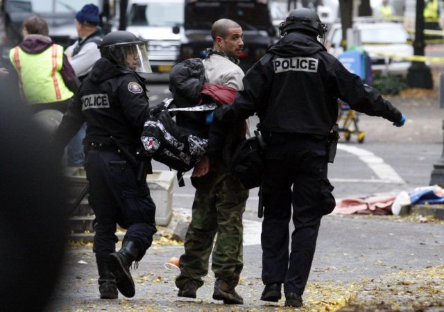 Κατασκηνώσεις «Αγανακτισμένων» επιχειρούν να διαλύσουν οι Αρχές σε πόλεις των ΗΠΑ